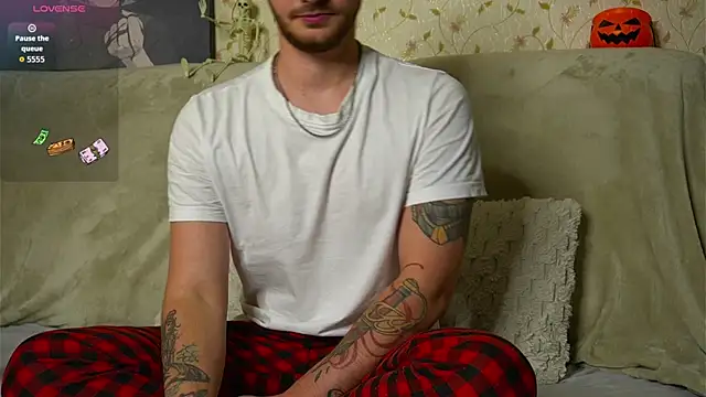 Snapshot of johnstoneisland chatting on 13, 10, 2025 johnstoneisland online show from 13, 10, 2025