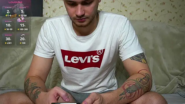 Snapshot of johnstoneisland chatting on 10, 11, 2025 johnstoneisland online show from 10, 11, 2025