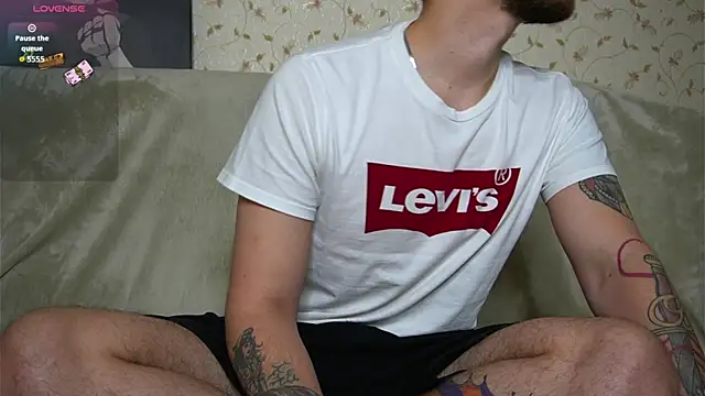 Snapshot of johnstoneisland chatting on 4, 12, 2025 johnstoneisland online show from 4, 12, 2025