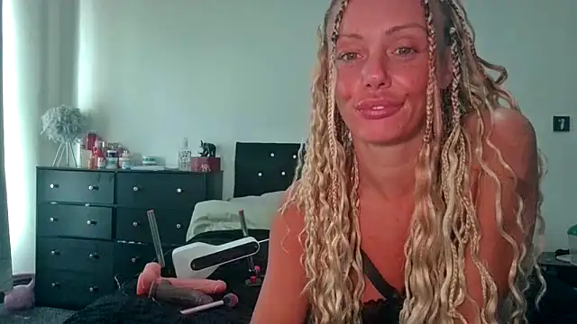 OliviaRyan22 online show from 18, 5, 2026