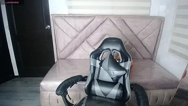 Luna Star v online show from 18, 10, 2025