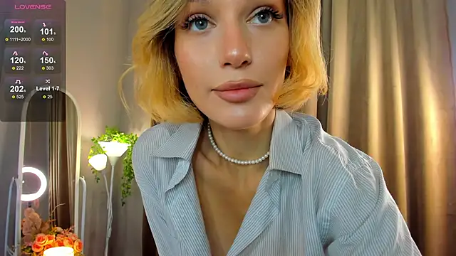 Ice Strawberry online show from 18, 9, 2025