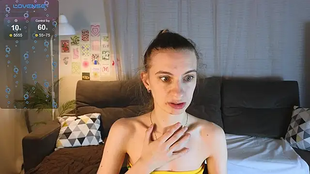 Snapshot of kaleriyaa_ chatting on 3, 10, 2025 kaleriyaa online show from 3, 10, 2025