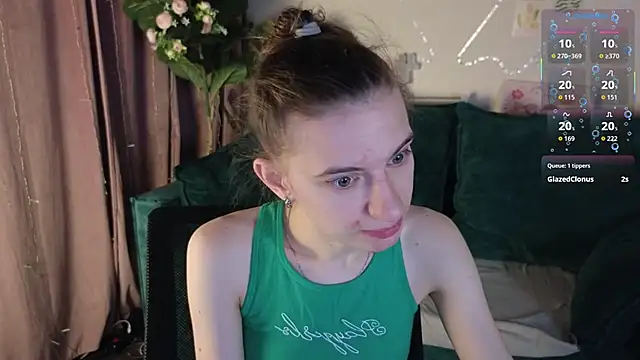 Snapshot of kaleriyaa_ chatting on 12, 10, 2025 kaleriyaa online show from 12, 10, 2025