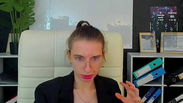 Snapshot of kaleriyaa_ chatting on 18, 10, 2025 kaleriyaa online show from 18, 10, 2025