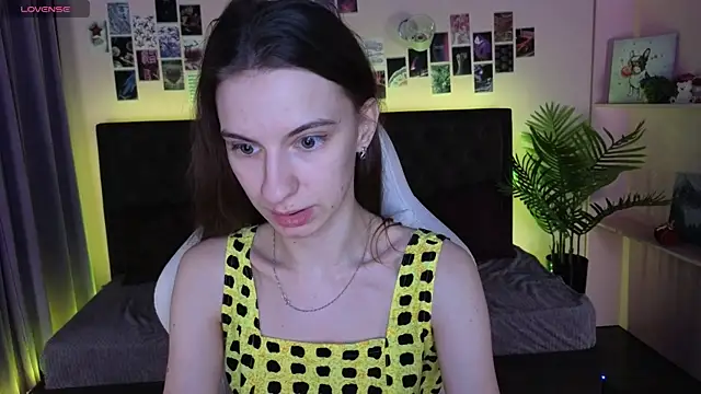 Snapshot of kaleriyaa_ chatting on 2, 12, 2025 kaleriyaa online show from 2, 12, 2025