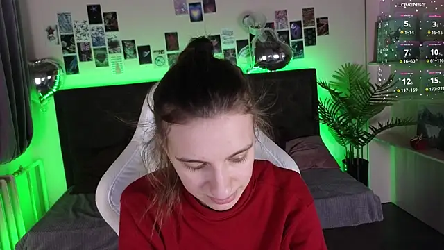 Snapshot of kaleriyaa_ chatting on 14, 12, 2025 kaleriyaa online show from 14, 12, 2025