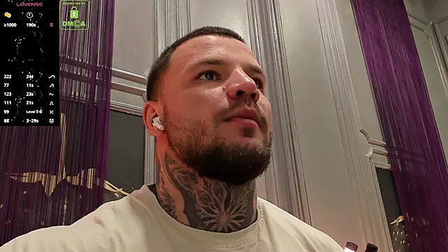 Snapshot of OliverSport chatting on 3, 12, 2025 OliverSport online show from 3, 12, 2025