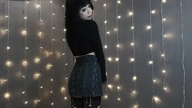 Snapshot of _LUCY_LAVE chatting on 6, 4, 2026 LUCY LAVE online show from 6, 4, 2026