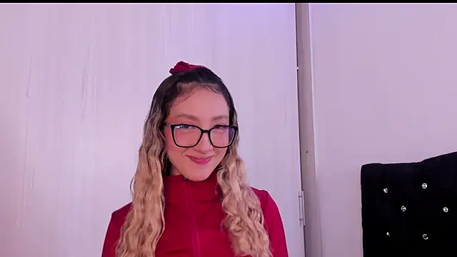 Snapshot of LauMiller chatting on 27, 10, 2025 LauMiller online show from 27, 10, 2025