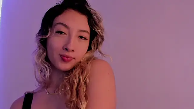 Snapshot of LauMiller chatting on 31, 10, 2025 LauMiller online show from 31, 10, 2025