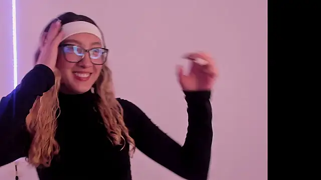 Snapshot of LauMiller chatting on 4, 11, 2025 LauMiller online show from 4, 11, 2025