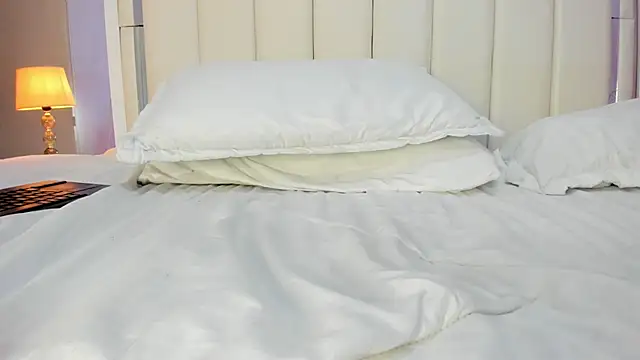 Snapshot of Bella_Miia chatting on 5, 10, 2025 Bella Miia online show from 5, 10, 2025