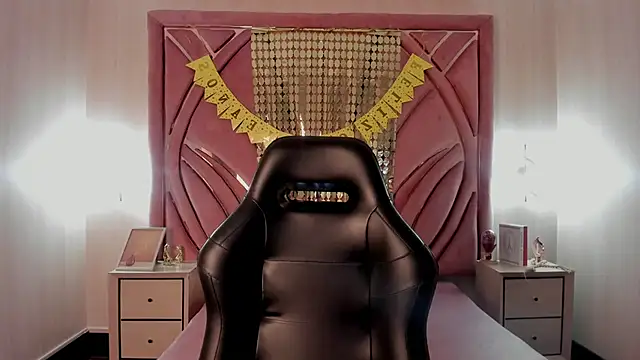 Snapshot of Emilia_Bons chatting on 31, 10, 2025 Emilia Bons online show from 31, 10, 2025