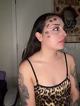 Snapshot of CharmingMaddie chatting on 18, 12, 2025 CharmingMaddie online show from 18, 12, 2025