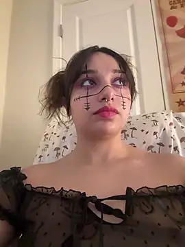 Snapshot of CharmingMaddie chatting on 18, 12, 2025 CharmingMaddie online show from 18, 12, 2025