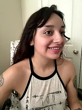 Snapshot of CharmingMaddie chatting on 20, 12, 2025 CharmingMaddie online show from 20, 12, 2025