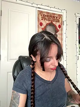 Snapshot of CharmingMaddie chatting on 11, 1, 2026 CharmingMaddie online show from 11, 1, 2026