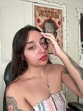 Snapshot of CharmingMaddie chatting on 13, 1, 2026 CharmingMaddie online show from 13, 1, 2026