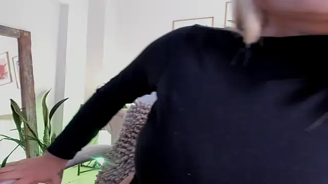 Snapshot of victoria_giraldo chatting on 18, 12, 2025 victoria giraldo online show from 18, 12, 2025