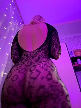 Snapshot of miss_veroNika chatting on 21, 11, 2025 miss veroNika online show from 21, 11, 2025