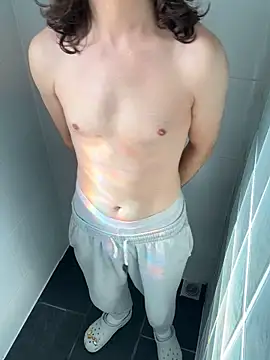 Snapshot of Frankieyyy1 chatting on 29, 9, 2025 Frankieyyy1 online show from 29, 9, 2025