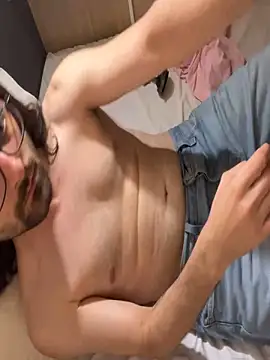 Snapshot of Frankieyyy1 chatting on 8, 10, 2025 Frankieyyy1 online show from 8, 10, 2025