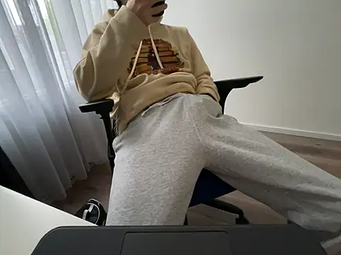 Snapshot of Frankieyyy1 chatting on 3, 5, 2026 Frankieyyy1 online show from 3, 5, 2026
