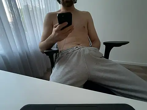 Snapshot of Frankieyyy1 chatting on 9, 5, 2026 Frankieyyy1 online show from 9, 5, 2026