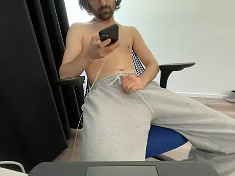 Snapshot of Frankieyyy1 chatting on 22, 5, 2026 Frankieyyy1 online show from 22, 5, 2026