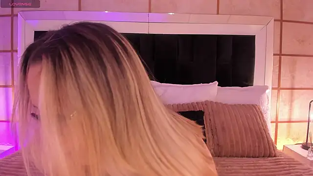 GretaVelvet online show from 25, 2, 2026