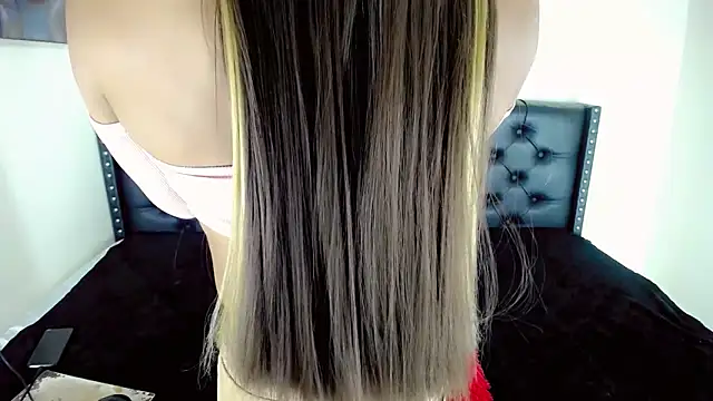 Snapshot of Sasha_- chatting on 19, 11, 2025 Sasha - online show from 19, 11, 2025