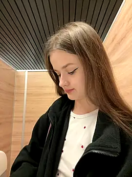 Snapshot of KittyQueeny chatting on 15, 9, 2025 KittyQueeny online show from 15, 9, 2025