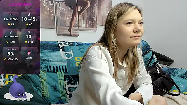 Snapshot of Sunny_Sammy chatting on 8, 10, 2025 Sunny Sammy online show from 8, 10, 2025