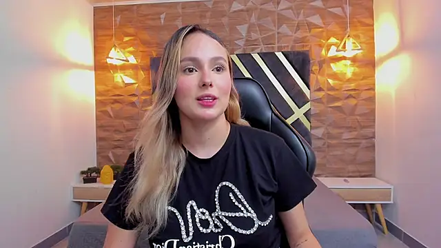 Emmaa white  online show from 10, 4, 2026