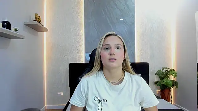 Emmaa white  online show from 25, 5, 2026