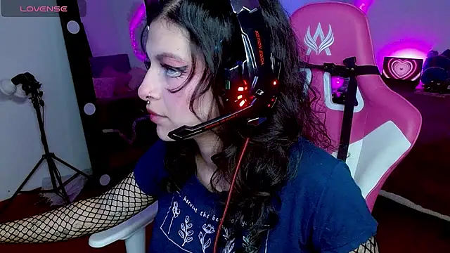 larah uwu online show from 19, 10, 2025