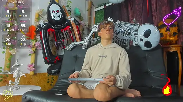 Snapshot of spicy_adonhis chatting on 24, 10, 2025 spicy adonhis online show from 24, 10, 2025