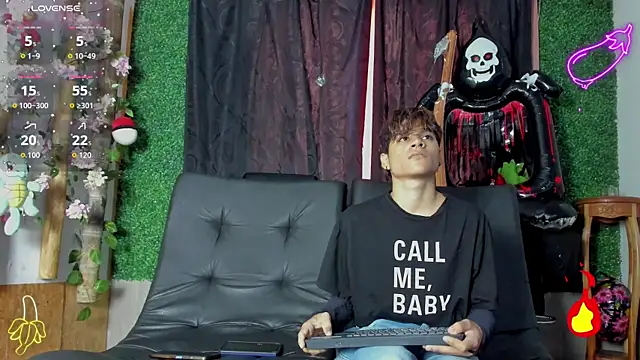 Snapshot of spicy_adonhis chatting on 30, 10, 2025 spicy adonhis online show from 30, 10, 2025