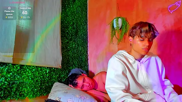 Snapshot of spicy_adonhis chatting on 19, 11, 2025 spicy adonhis online show from 19, 11, 2025