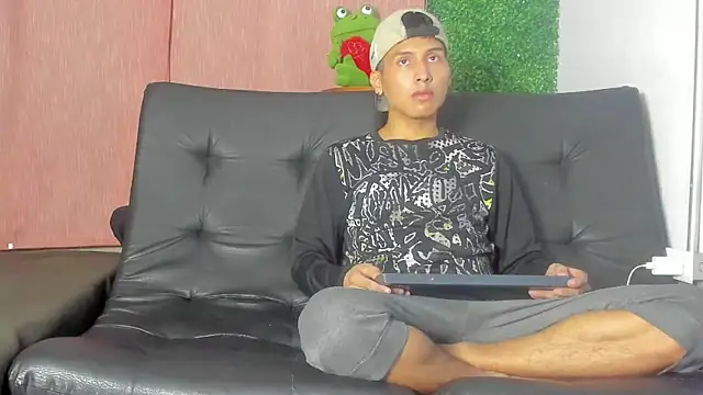 Snapshot of spicy_adonhis chatting on 23, 11, 2025 spicy adonhis online show from 23, 11, 2025