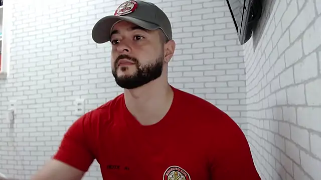 Snapshot of BombeiroHotx chatting on 5, 10, 2025 BombeiroHotx online show from 5, 10, 2025