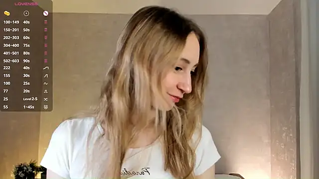 Snapshot of BeatrixHiett chatting on 14, 10, 2025 BeatrixHiett online show from 14, 10, 2025