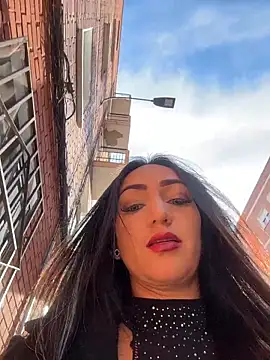 Ninabigtitied online show from 4, 11, 2025