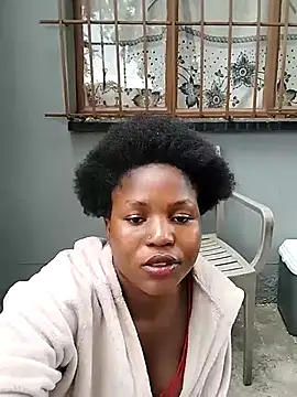 Snapshot of SweetHoney21_ chatting on 5, 10, 2025 SweetHoney21 online show from 5, 10, 2025