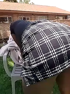 Snapshot of SweetHoney21_ chatting on 29, 11, 2025 SweetHoney21 online show from 29, 11, 2025