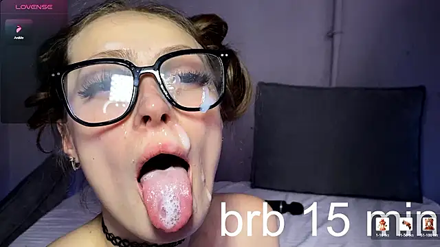 Snapshot of cutemilana_sexwife chatting on 1, 2, 2026 cutemilana sexwife online show from 1, 2, 2026