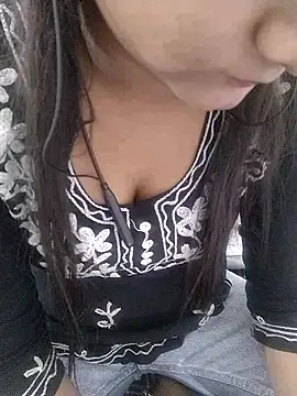 Snapshot of Kavya_Rathore chatting on 20, 11, 2025 Kavya Rathore online show from 20, 11, 2025