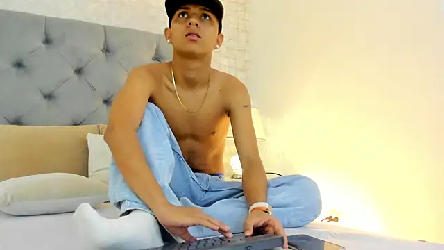 Snapshot of Lucien_Gray_ chatting on 2, 12, 2025 Lucien Gray online show from 2, 12, 2025