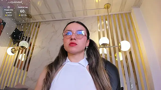 Snapshot of Ariagh_ chatting on 21, 11, 2025 Ariagh online show from 21, 11, 2025